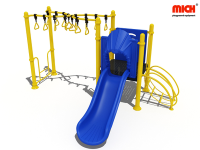 MICH Pequena criança playground ao ar livre