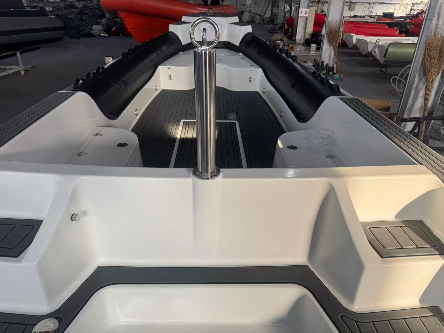 fabricants de bateaux pneumatiques semi-rigides
