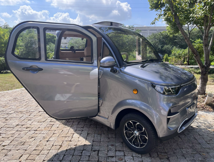 China barata baja velocidad 45 km/h mini scooter de cabina de automóviles eléctricos con EEC l6e sin necesidad de conducir licenciante