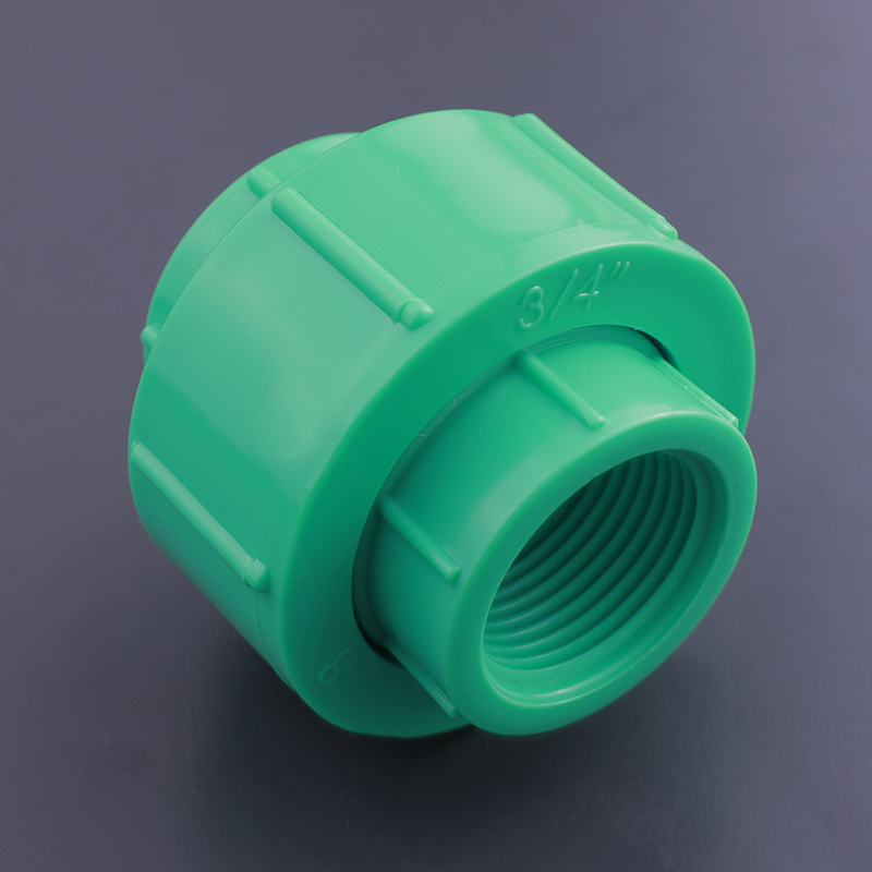 工厂批发高品质塑料管材和管件 PVC 螺纹内螺纹接头