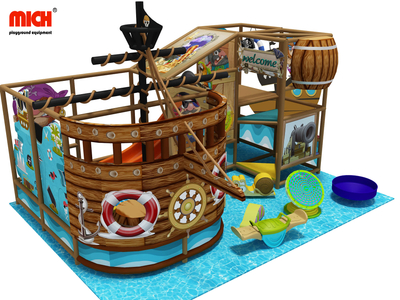 Pequena zona de jogo interior com tema pirata