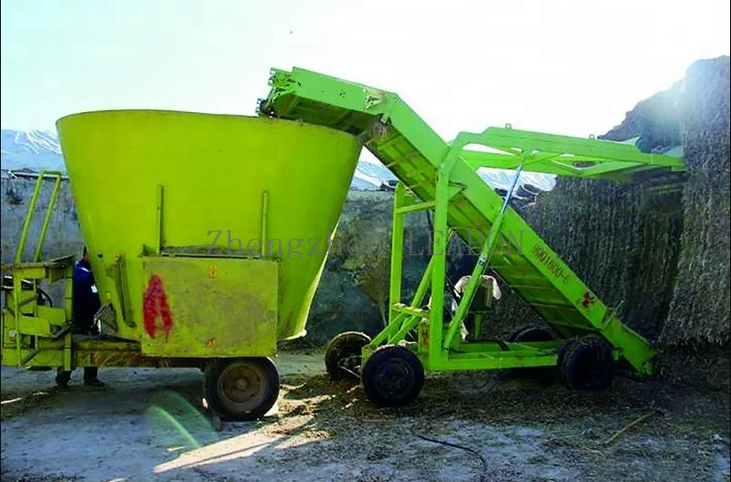 Farm Use Automatic Cattle Feed Loading Machine Mobile Silage Loader Machine