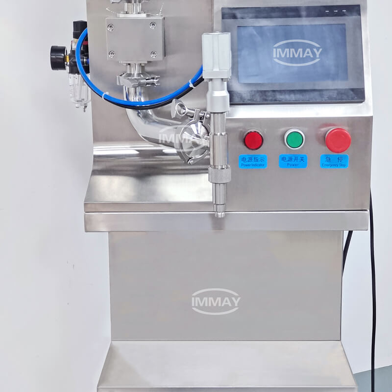 &Eacute;quipement de remplissage de bouteilles avec pompe &agrave; engrenages semi-automatique