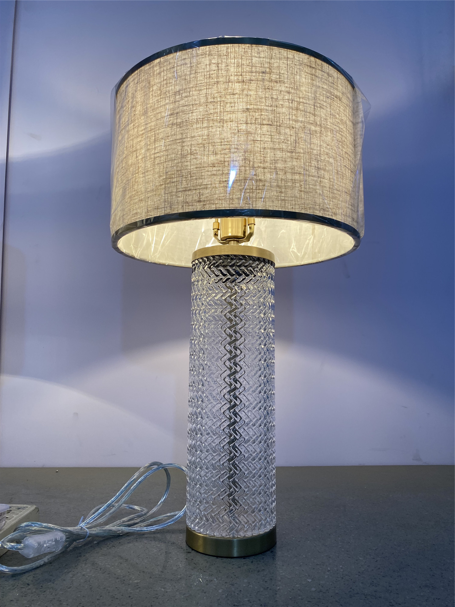 Традиционный стиль Изысканная белая настольная лампа из прозрачного стекла Fabrice (KJZ03)