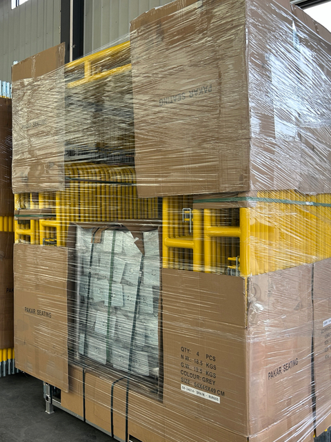 caminata amarilla a trav&eacute;s de marco