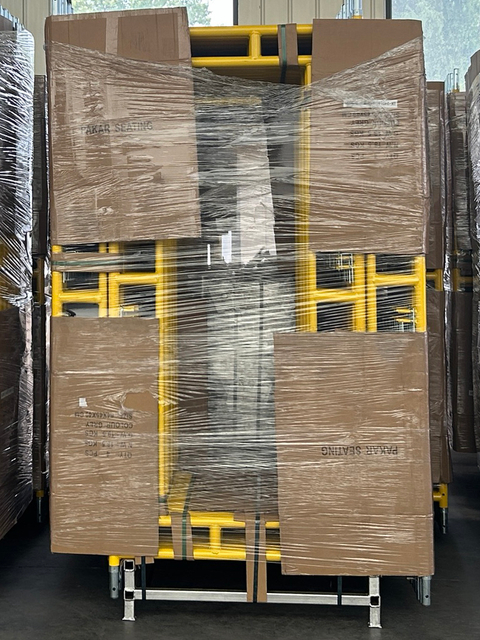 caminata amarilla a trav&eacute;s de marco