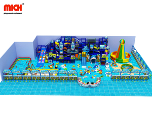 Area giochi soft per bambini a tema di squalo blu