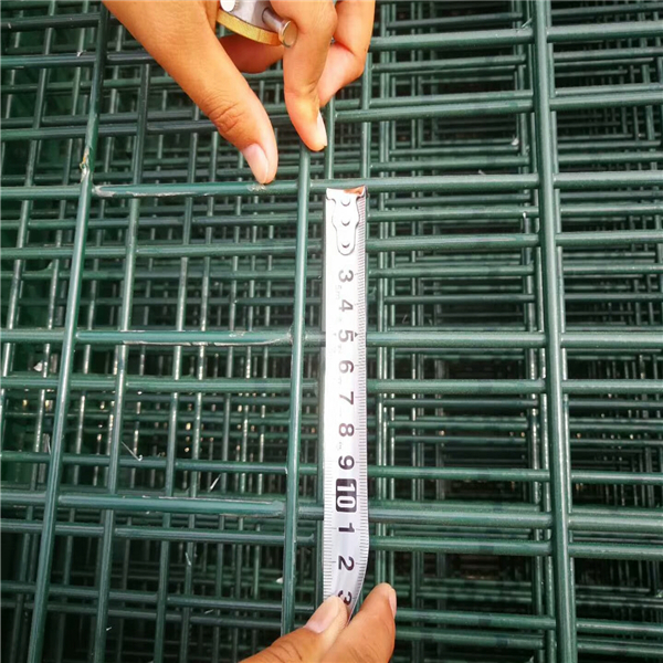 welded wire mesh fence