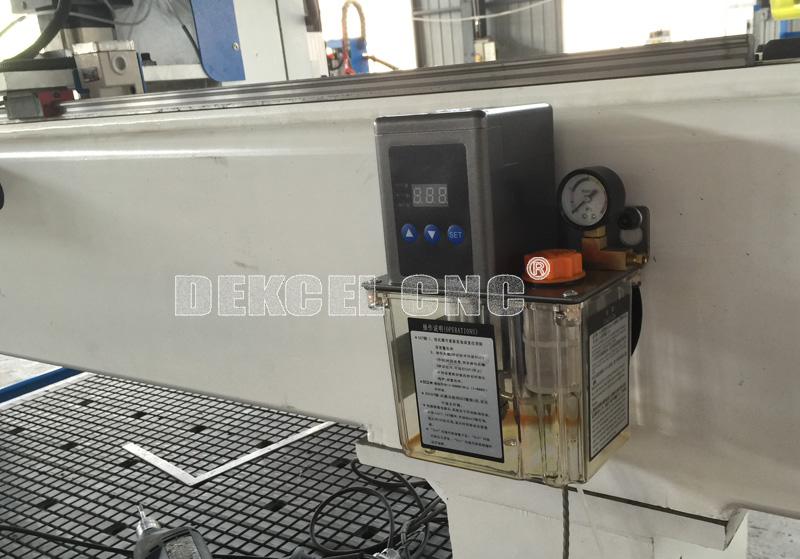 cnc engraving machine oil injection system