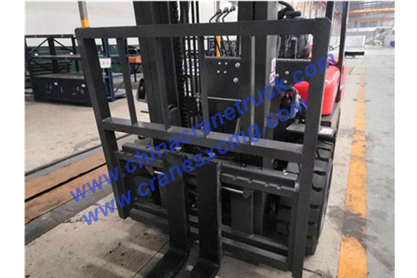 forklift with ISUZU engine