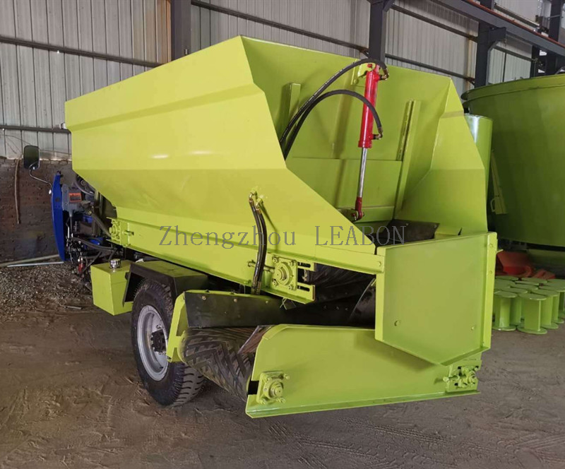 Cattle Feed Machine Tricycle Feed Soreader Machine