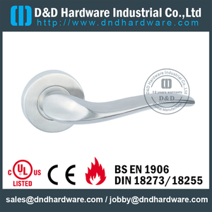 Aço inoxidável dobrado design popular maçaneta da porta sólida para porta externa- DDSH131