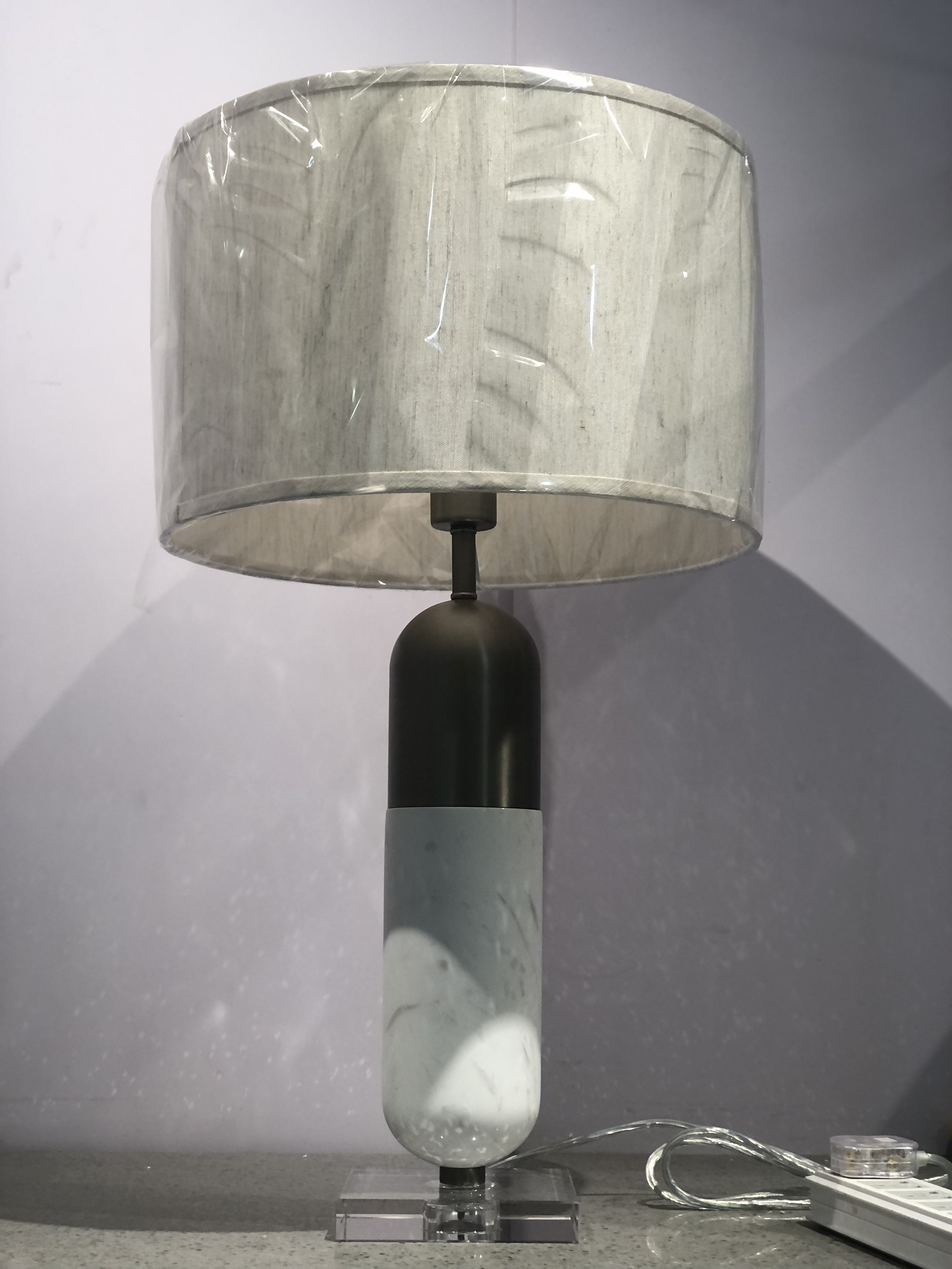 Современная удивительная настольная лампа из металлической ткани Mable в спальне (KIZ-84T)