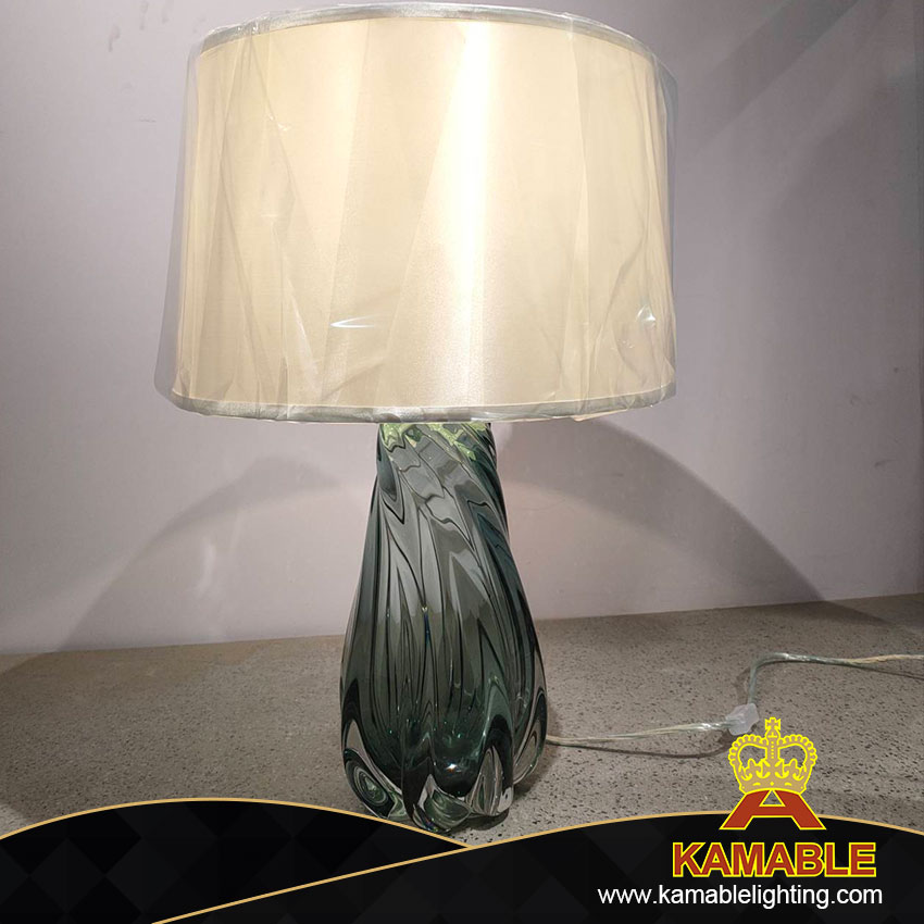 Современная нерегулярная светло-зеленая стеклянная металлическая настольная лампа на вилле (KIZ-75T)