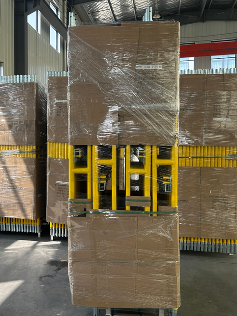 caminata amarilla a trav&eacute;s de marco