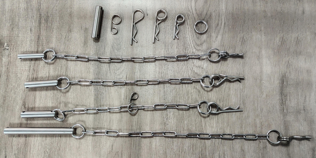 Цепь с булавкой