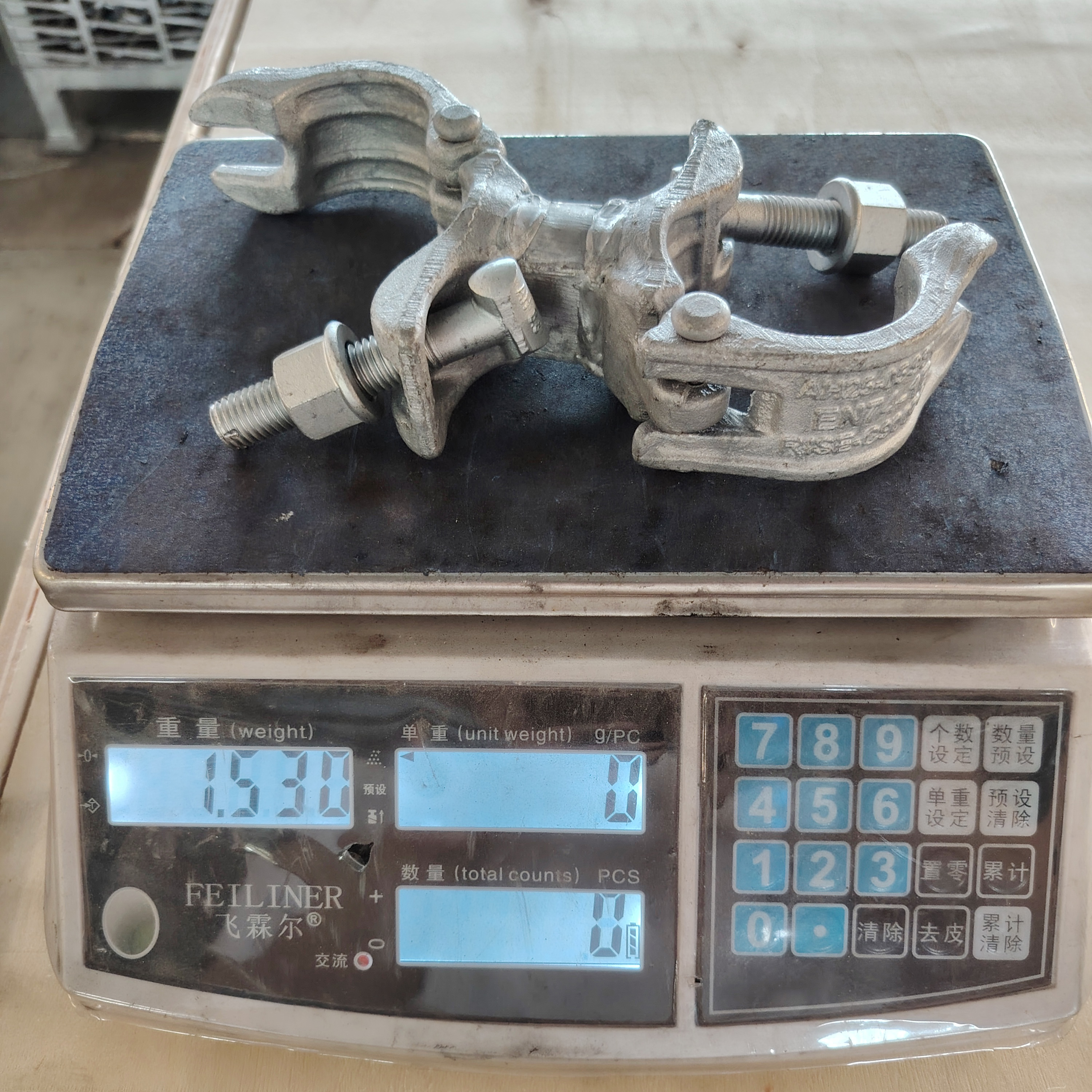 Дистанционная муфта — зажим для лесов специальной формы 98 мм