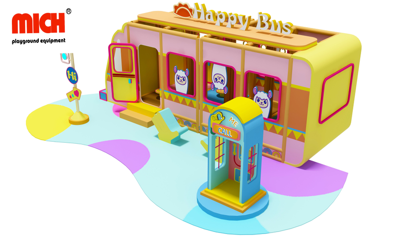 Karikatür temalı mutlu yürümeye başlayan çocuk kapalı oyun alanı