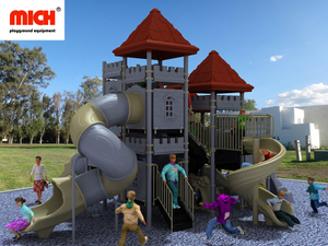 MICH crianças ao ar livre de vários slides playground