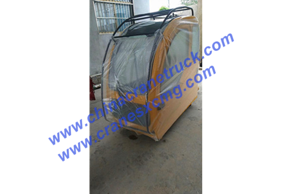 2021-08-25 徐工吊车驾驶室 (2)