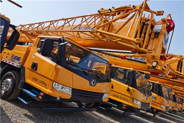 QY30K5C truck crane (1)
