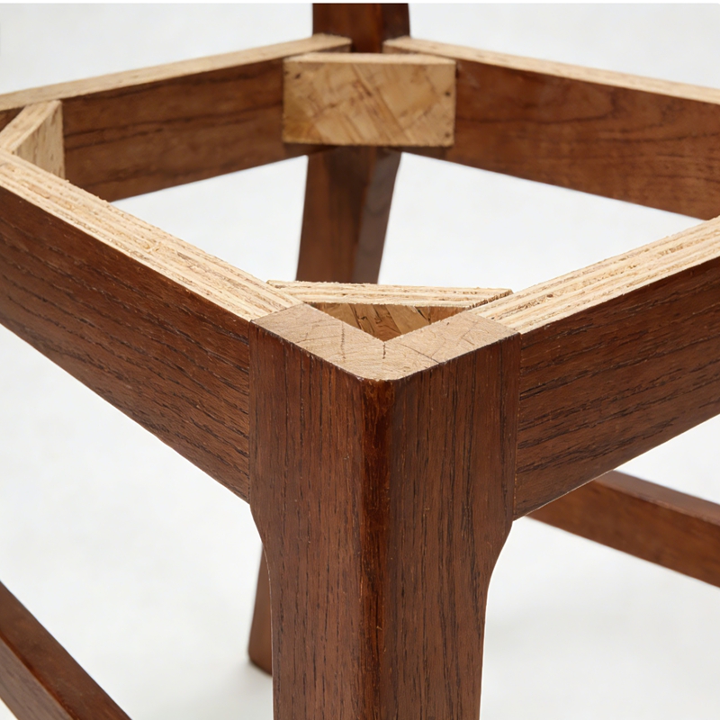 Kayu berbahan triplek untuk kaki kursi