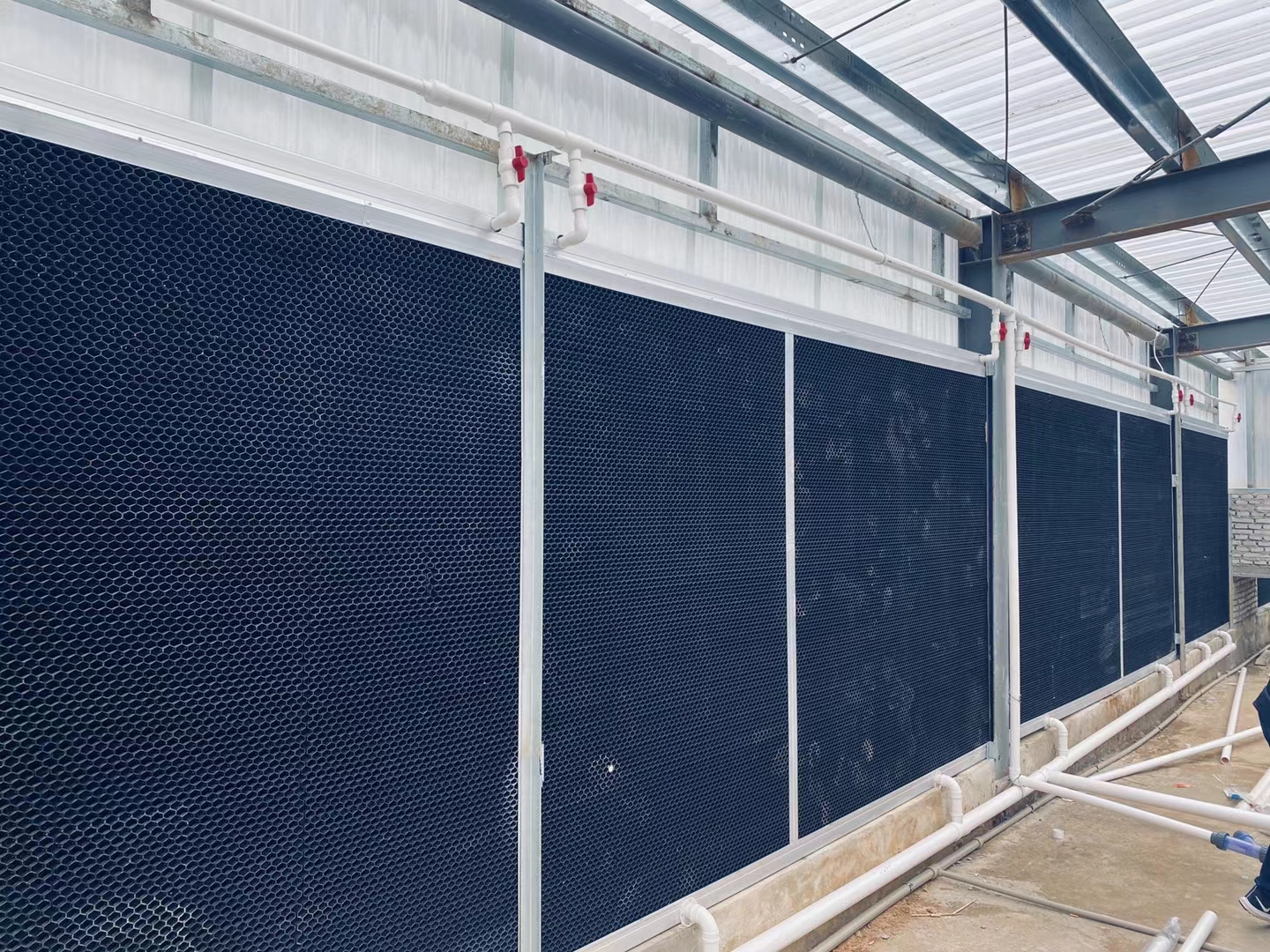 Plastic cooling pad