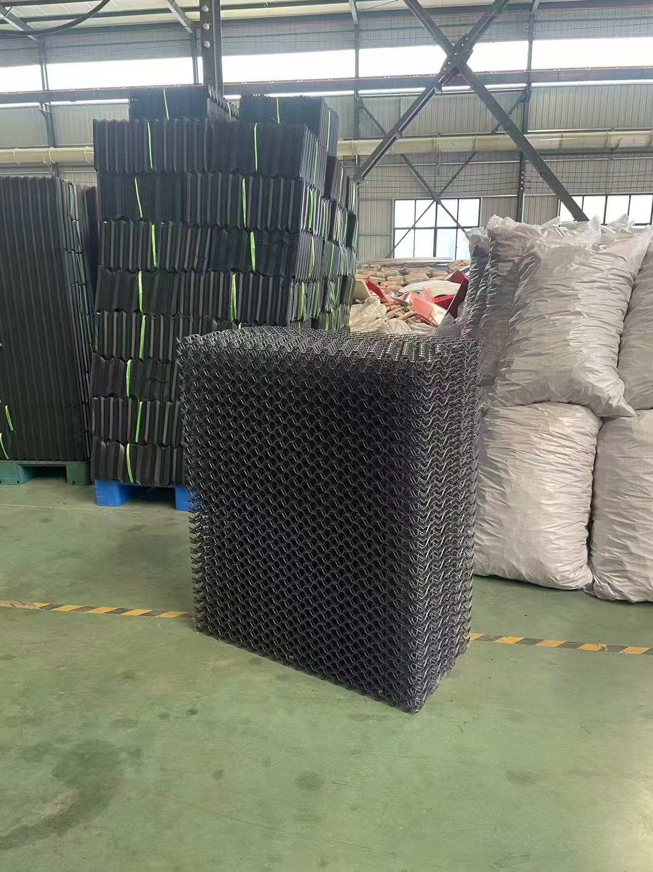 Plastic cooling pad