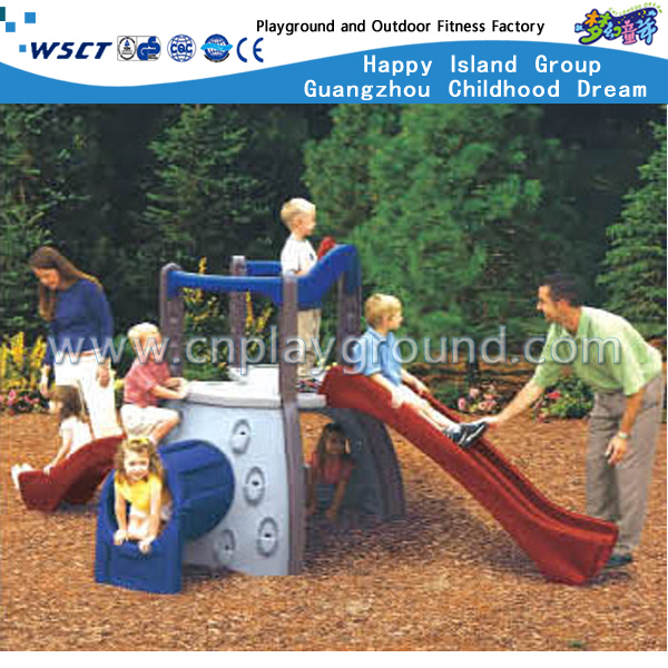 Kleines Plastikspiel im Freien spielt Kleinkind-Superdia-Spielplatz (M11-09306)
