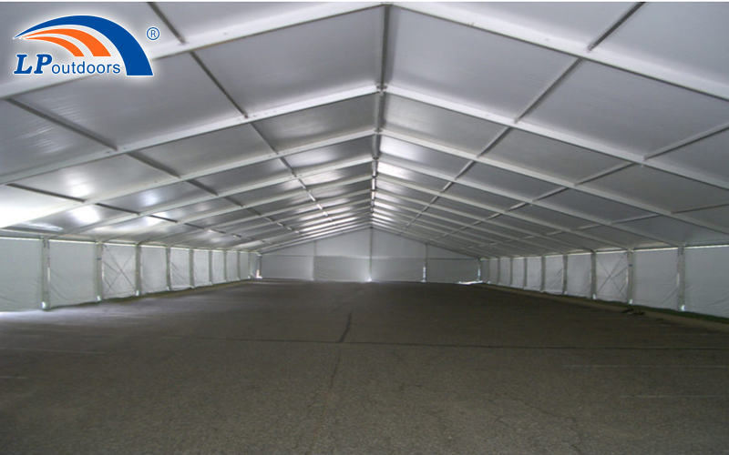 Качественные складские палатки обеспечивают максимальную защиту от погодных условий