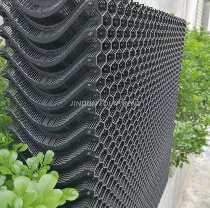 Plastic cooling pad