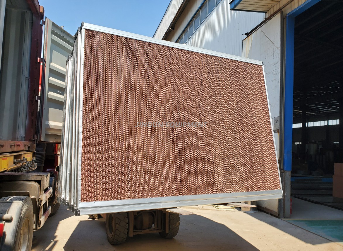 Cooling pad for greenhouse/poultry farm