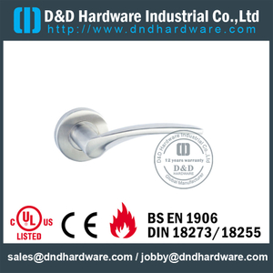 Manija de acero inoxidable 316 con manija sólida para puertas internas –DDSH001