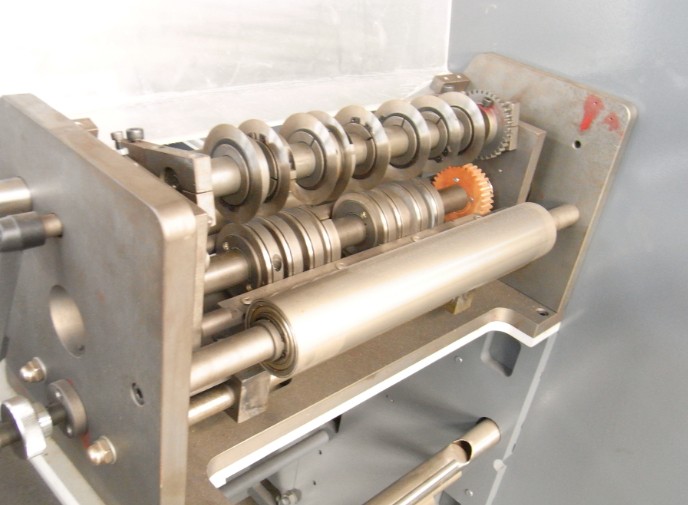 Máquina que corta con tintas de la escritura de la etiqueta rotatoria/semirrotatoria de ZM-320