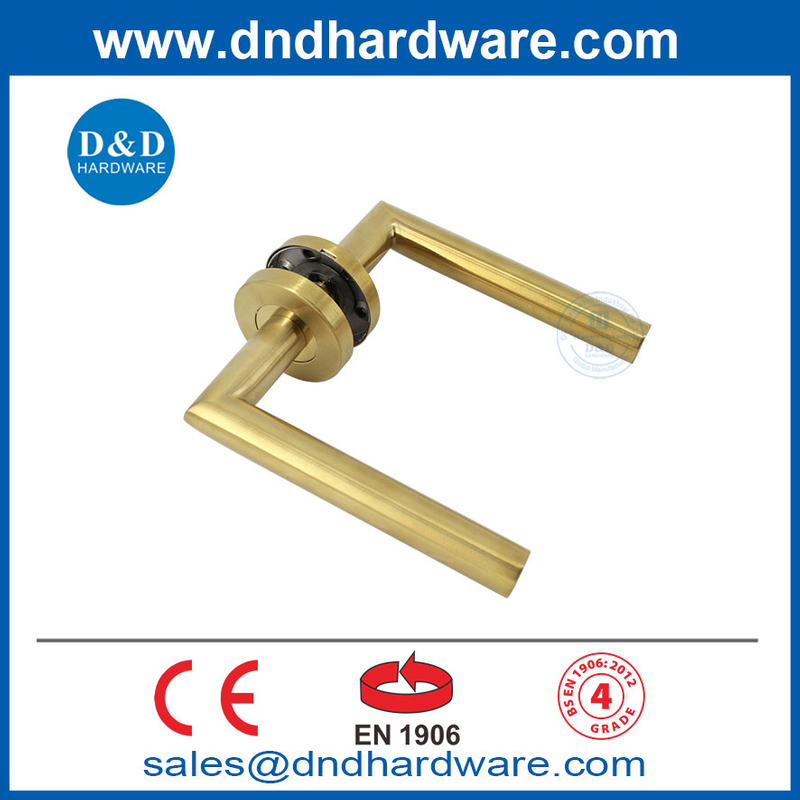EN1906 Satin Brass Design ง่าย ๆ OEM SS304 มือจับประตูก้านตกแต่งภายใน DDTH003