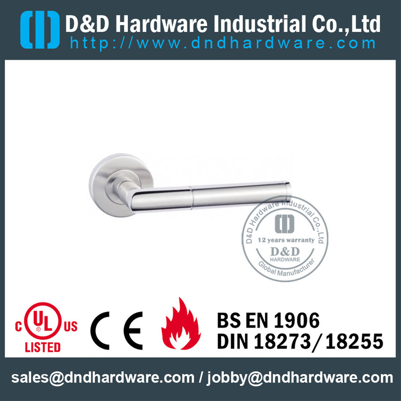SS304 防锈管斜接形门把手，用于入口双门-DDTH028
