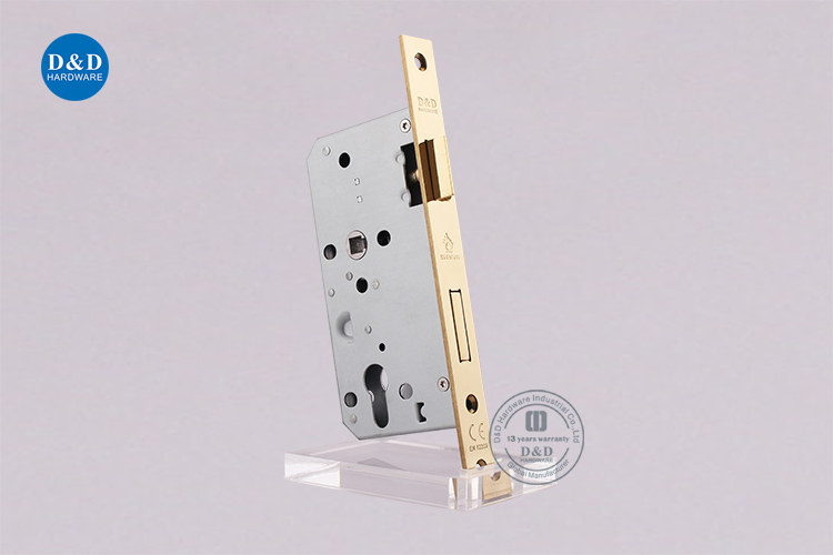 Lock de faixa dourada