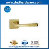 ประตูไม้สแตนเลส 304 ทันสมัยภายในประตูทองด้ามจับ DDSH056