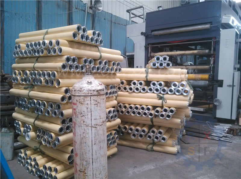 Printing and packaging machinery using aluminum guide roller