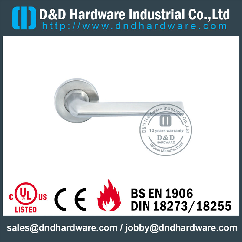 316 Grade L Bentuk Solid Lever Handle Pintu untuk Pintu Baja Depan-DDSH016