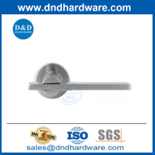 ประตูภายในคุณภาพสูง 304 ท่อสแตนเลสประเภทคันโยกประตูมือจับ DDTH041