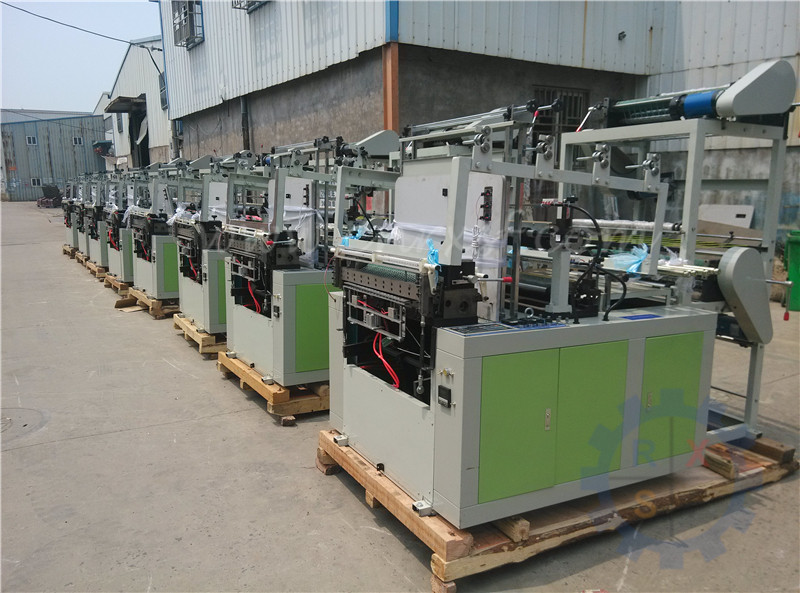 Bag making machine use spring slotted rubber roller