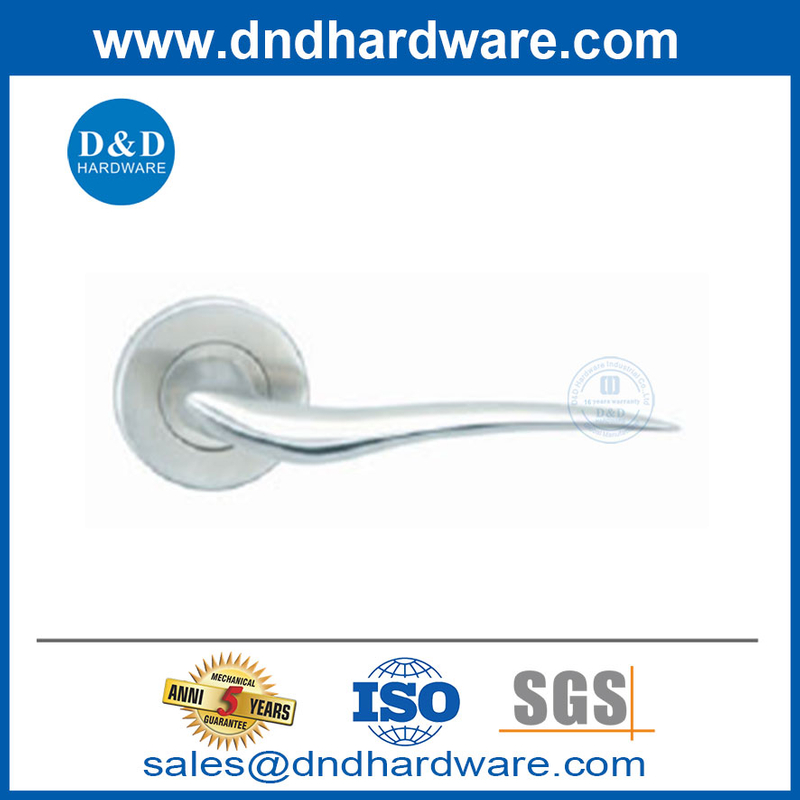 มือจับประตูหลักสเตนเลสสตีลคันโยกประตูเชิงพาณิชย์ที่จับ DDSH003