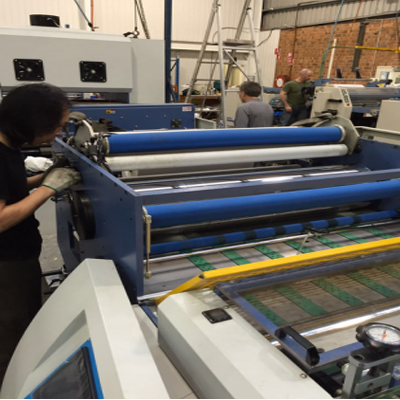 9月初联强集团业务人员与工程师抵达用户工厂顺利完成机器装配任务