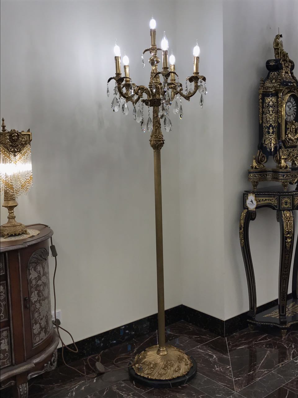 Декоративная напольная лампа из старинной латуни для гостиной отеля (FL-0880-5+1)