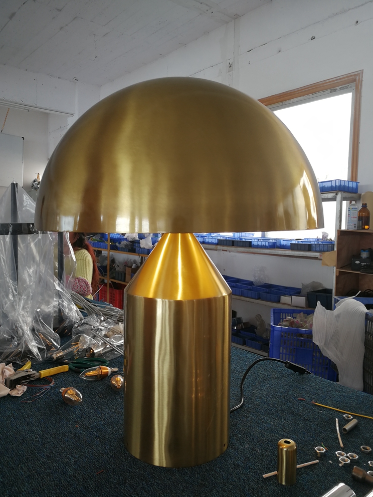 Металлические золотые настольные лампы для домашнего использования (KAT6095)