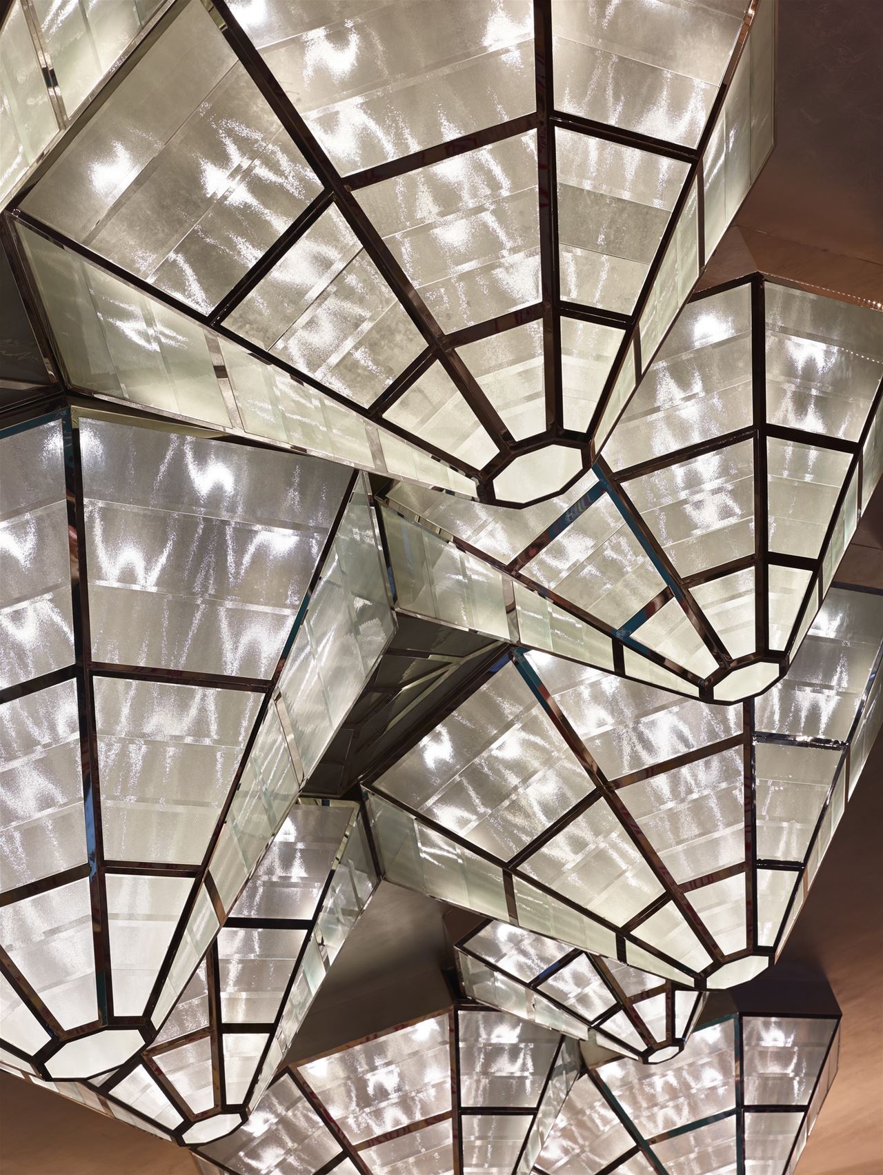 Потолочный светильник из стекла треугольника проекта изготовленный на заказ (KAJ18007)