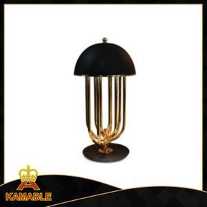 Декоративная металлическая настольная лампа необычного дизайна (KAMT5213)