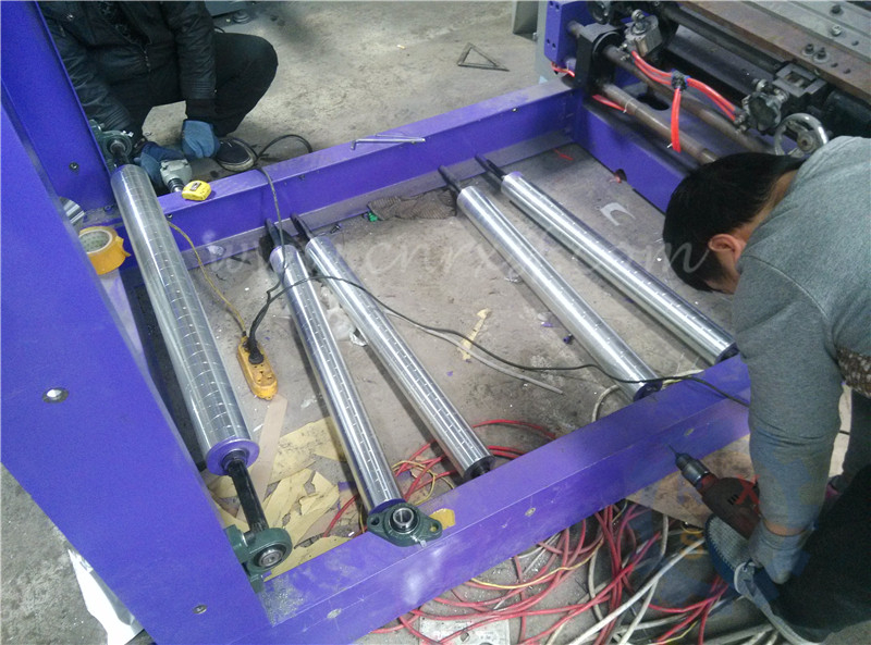 Printing and packaging machinery using aluminum guide roller