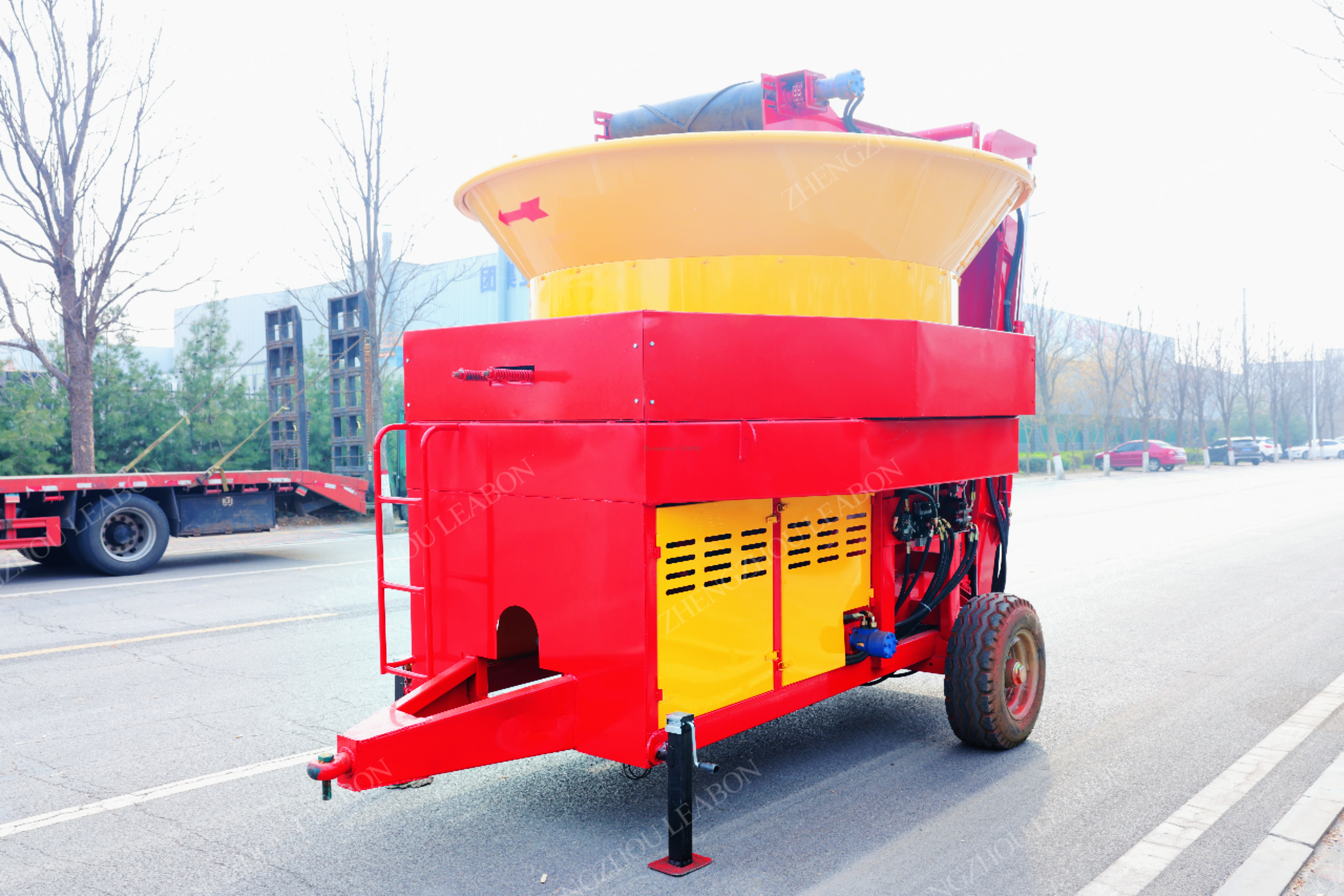 straw bale crusher with conveyor4